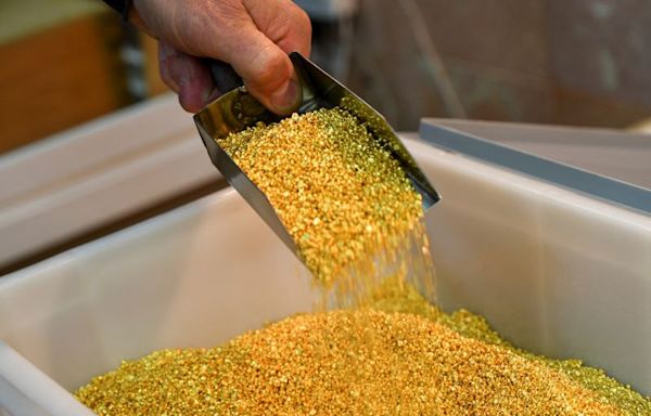 Gold prices rangebound as traders focus on US economic data