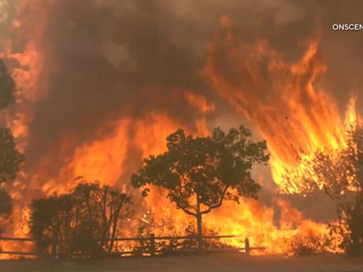 Hawarden fire, Eagle fire move rapidly in Riverside County; structures burned, residents flee