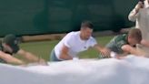 Video: Djokovic dio dos manos para sacar la lona