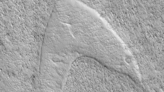 科學家拍攝到了在火星表面美麗形狀的新月形沙丘