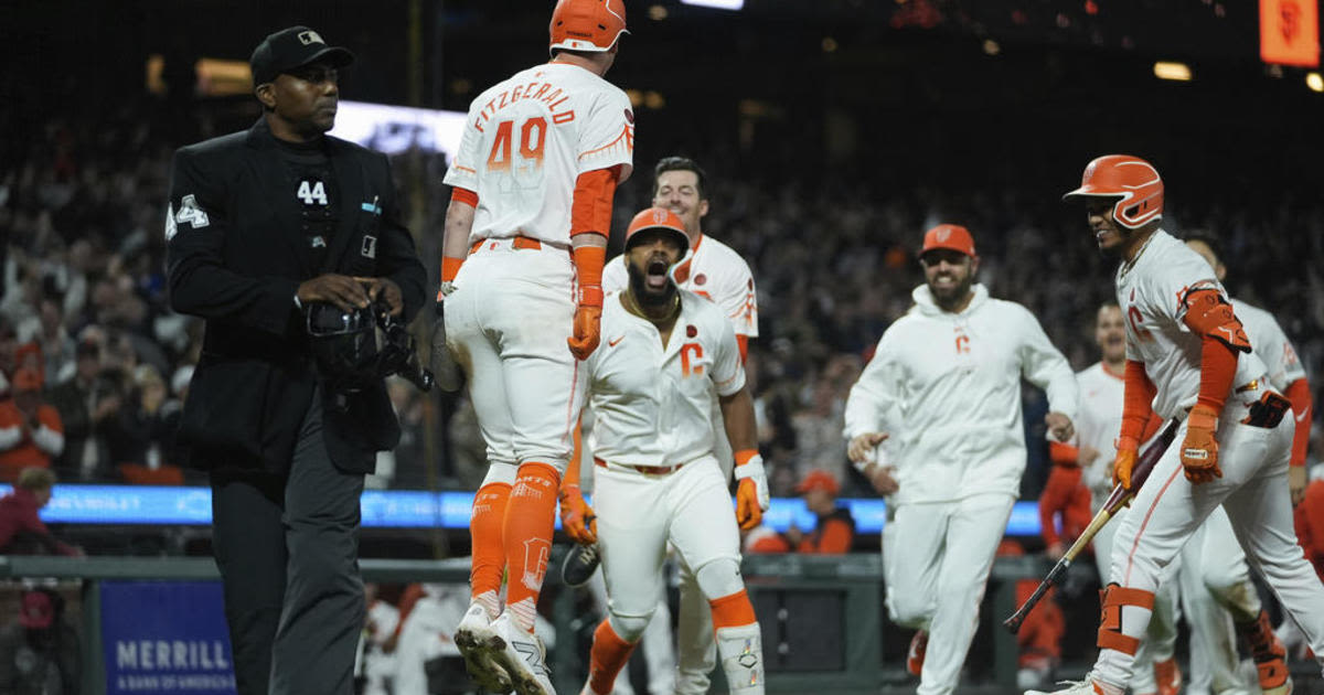 Fitzgerald scores winning run on a wild pitch as Giants beat Blue Jays 4-3