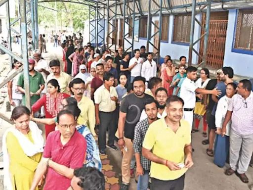 Lok Sabha polls: Kolkata turnout takes a hit over weather-EVM snag combo | Kolkata News - Times of India