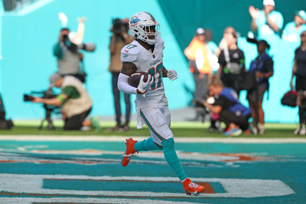 Dolphins Q&A: Should the Dolphins trade Jaylen Waddle? Are the Dolphins bringing in another guard?