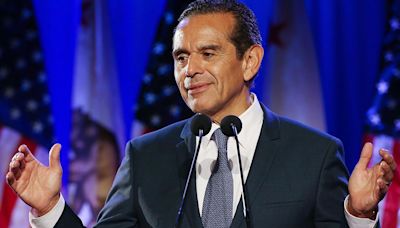 Villaraigosa eyes governor’s race — again