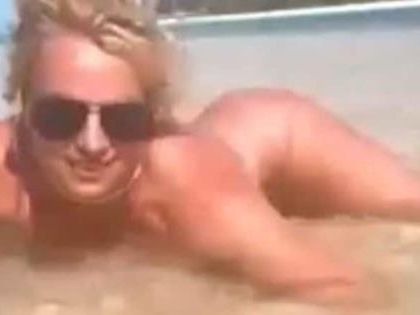 Britney Spears vuelve a aparecer desnuda, ahora en la playa