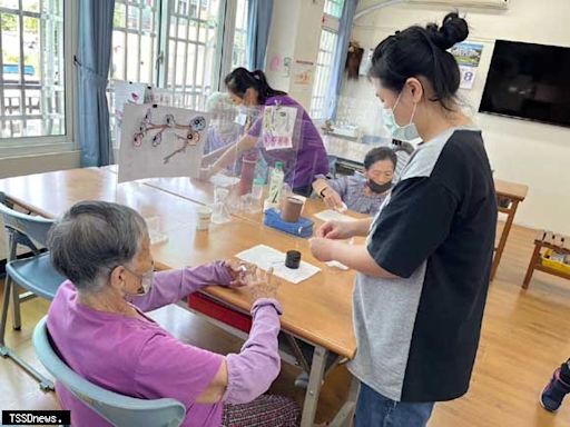 草屯療養院「芳香輔療～手做精油乳液、滋潤保濕熟齡肌膚」慶中秋