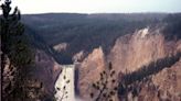 Explosión de lodo y rocas en el parque Yellowstone obliga al cierre de una área turística