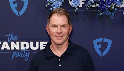 The Genius Way Bobby Flay Adds Crunch To His Burgers