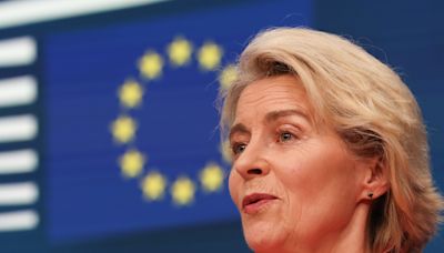 Von der Leyen sigue su cortejo en la Eurocámara para garantizarse los apoyos para repetir en el cargo