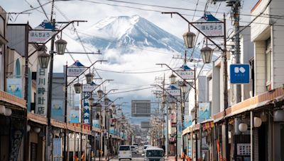 富士山登山季開始不到半月已5死 日警呼籲：若天候不佳切勿冒險