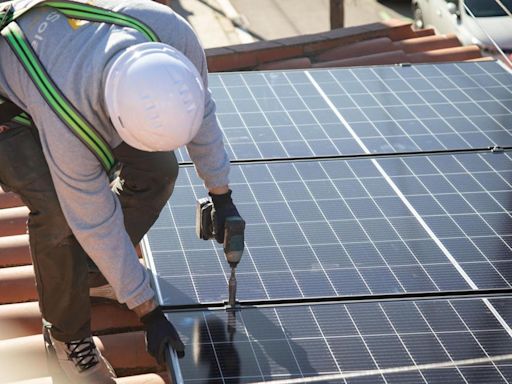 No tendrás que invertir nada: así puedes tener placas solares en casa sin poner un solo euro