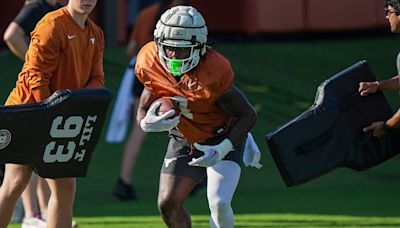 No. 4 Texas confirms running back CJ Baxter will miss season with knee injury