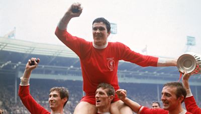 Journalists invited to ‘walk round’ the giant Ron Yeats – Liverpool’s colossus