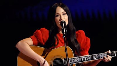 Discover Kacey Musgraves’ 2024 Deeper Well Tour Setlist After Inaugural Concert