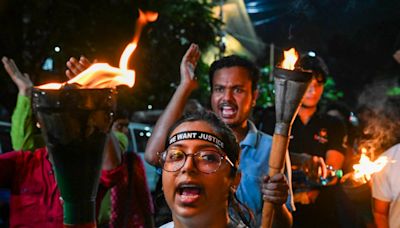 RG Kar Medical College Rape: SC Hearing Today, Medics Hold Torch Rallies Across Kolkata