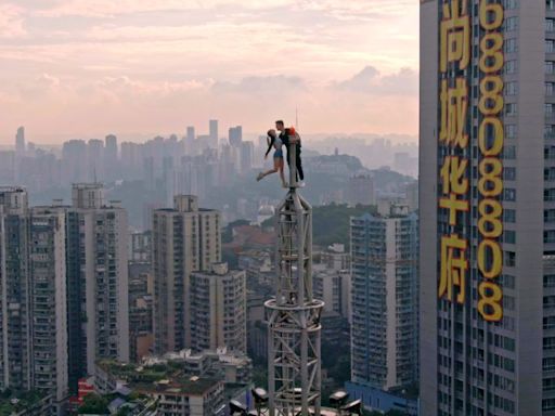 This couple’s hobby? Illegally scaling the world’s tallest buildings together