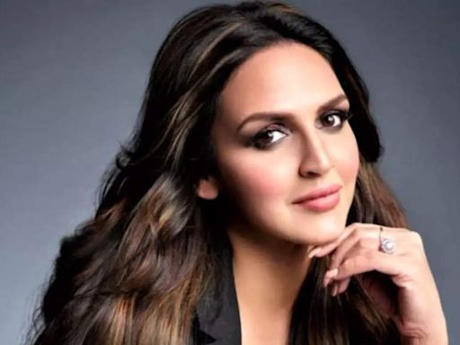 Esha Deol unaffected by plastic surgery speculations, campaigns for mother Hema Malini in Mathura | Hindi Movie News - Times of India