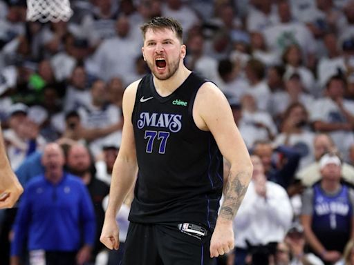 Un triple de Luka Doncic sella el triunfo de Dallas en Minnesota para quedar 2-0 en la final del Oeste en la NBA - La Tercera