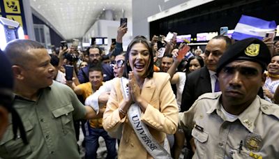 La Miss Universo nicaragüense llega a Panamá entre ovaciones de compatriotas y panameños