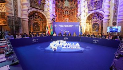 La despoblación, los impuestos y los fondos europeos marcan en Sevilla el debate del municipalismo