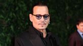 Johnny Depp habría iniciado un romance con una modelo 33 años menor que él