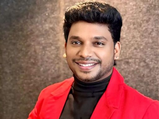 Nanjil Vijayan shares a glimpse of his first-day shoot in 'Mr and Mrs Chinnathirai Season 5'; Watch - Times of India