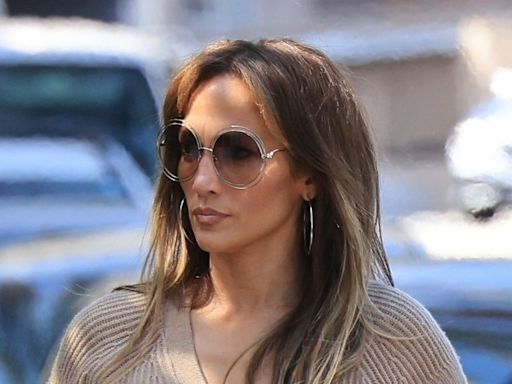 Jennifer Lopez Combined a Gen Z-Approved Trend With a Millennial Classic