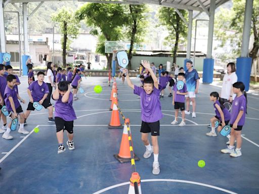 活絡四肢 匹克球助長輩復建