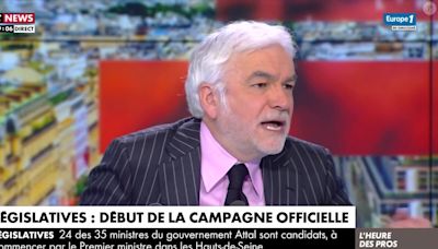 VIDEO Pascal Praud s'emporte contre son chroniqueur et tape du poing sur la table, passe d'armes en direct sur CNews