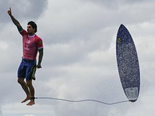 It's Hard To Believe This Viral Olympic Surfing Photo Is Actually Real