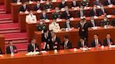 Confuso incidente: se llevaron a Hu Jintao, antecesor de Xi Jinping, en plena ceremonia del Partido Comunista de China