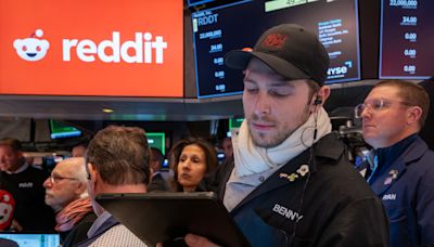 Reddit shares plunge almost 25% in two days, finish the week below first day close