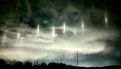 日本夜空現多道「神秘光束」 千萬網友看傻：外星人入侵？
