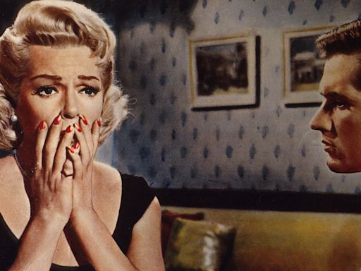 Imitación de la vida: el guiño a un cambio de época, la escena que desató una crisis en Lana Turner y la despedida de un director sin lugar