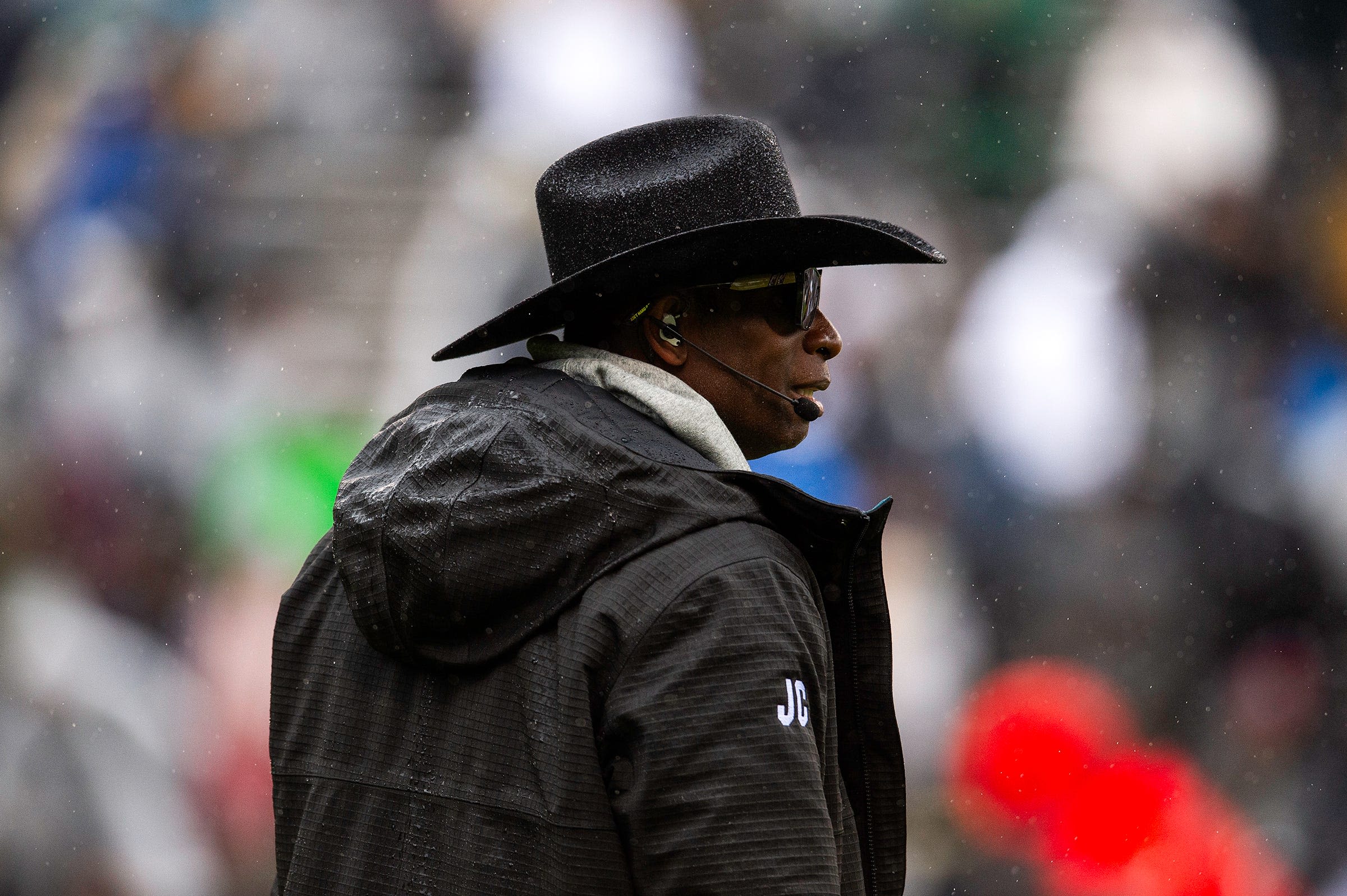 Colorado football players defend Deion Sanders amid transfer criticism