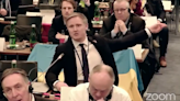 影/俄國參加歐安會議遭拉脫維亞議員指鼻子痛罵 全場鼓掌支持