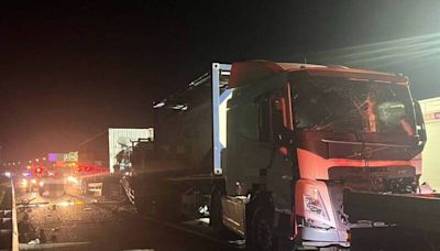 國1虎尾段昨深夜5車追撞 釀5人受傷