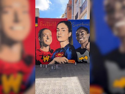 Restaurado el grafitti de las ‘superheroínas azulgranas’ de TVBoy vandalizado con insultos machistas