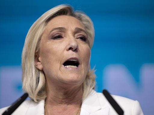 Le Pen acusa a Macron de preparar "un golpe de Estado administrativo" en su contra