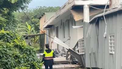 花蓮自強路牛排館後洗衣廠整排塌陷 2樓秒變1樓