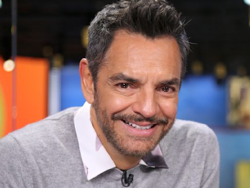 Así luce Eugenio Derbez caracterizado como Drácula para Y Llegaron de Noche, la nueva serie de ViX