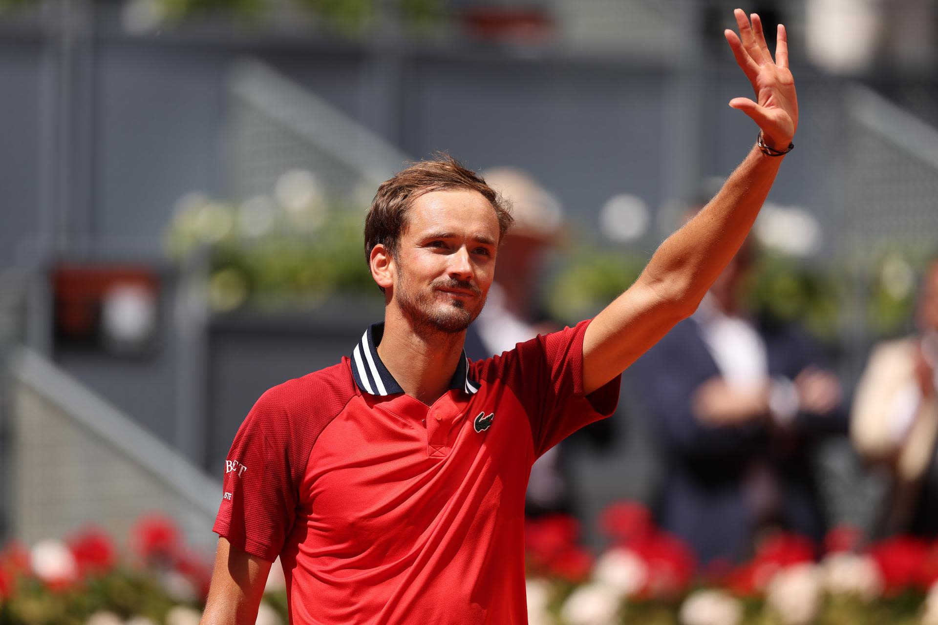 Daniil Medvedev issues interesting perspective on Iga Swiatek RG crowd complaints