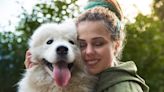 Woman Carries 52-Pound Samoyed in Backpack on New York Subway