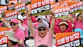 South Korean patients urge doctors to end walkout