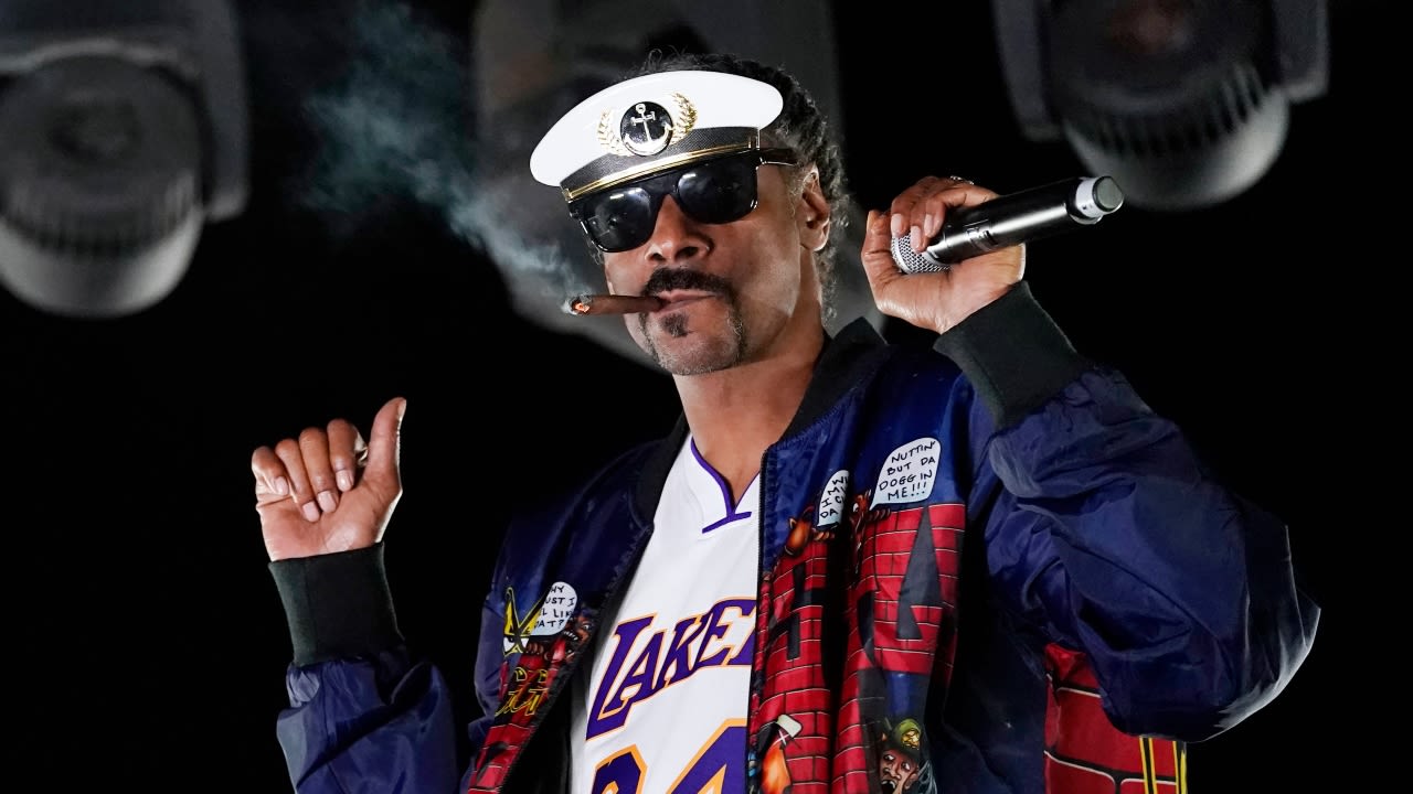 Snoop Dogg to sponsor Arizona Bowl with Gin & Juice brand
