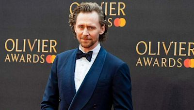 Pillaron a 'Loki' en aeropuerto El Dorado: ¿qué está haciendo Tom Hiddleston en Bogotá?