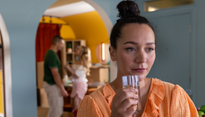 Hollyoaks: Cleo faces more pressure from Abe