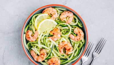 10 zucchini noodle recipes that are keto, paleo and gluten-free diet approved