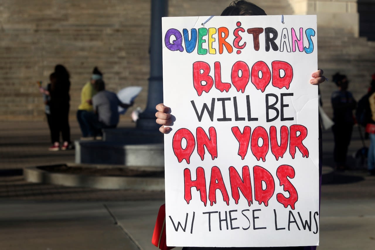 Trans healthcare is still totally legal in Kansas thanks to this epic veto override fail