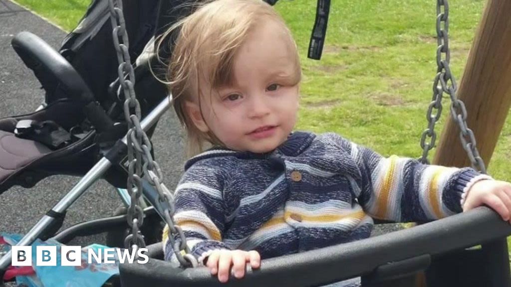 Bronson Battersby: Boy found with dead father died of dehydration